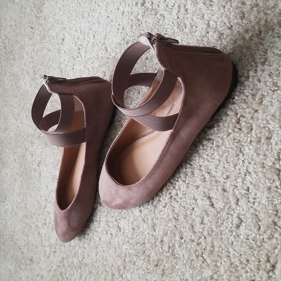 Flats - Picture 2 of 7